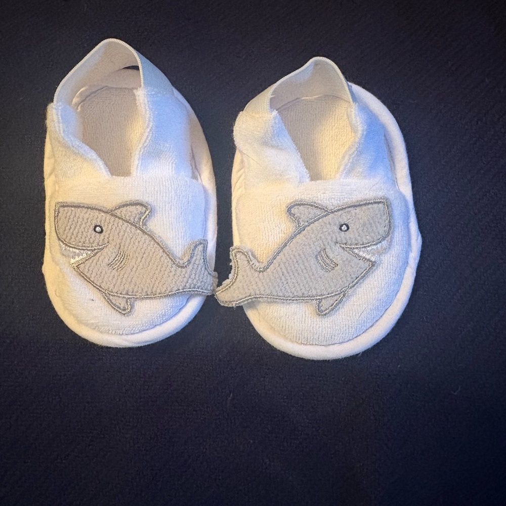 🔥5 FOR $25🔥 Baby Aspen White Shark Slippers